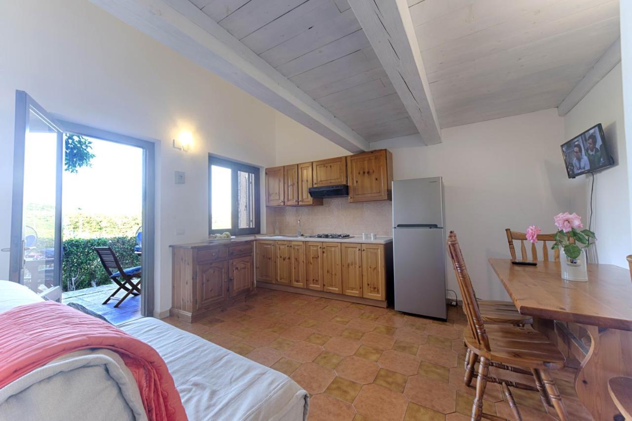 Residence Oasi E Oasi Blu San Teodoro  Buitenkant foto