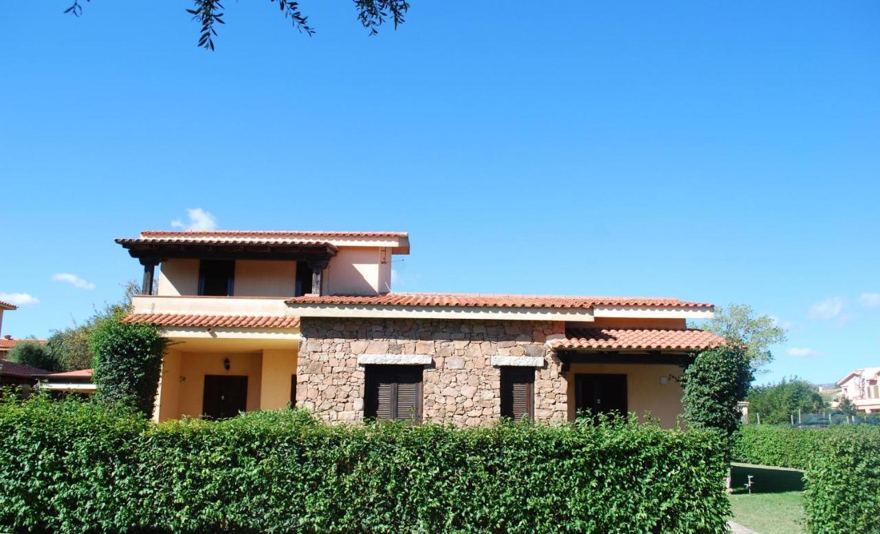 Residence Oasi E Oasi Blu San Teodoro  Buitenkant foto
